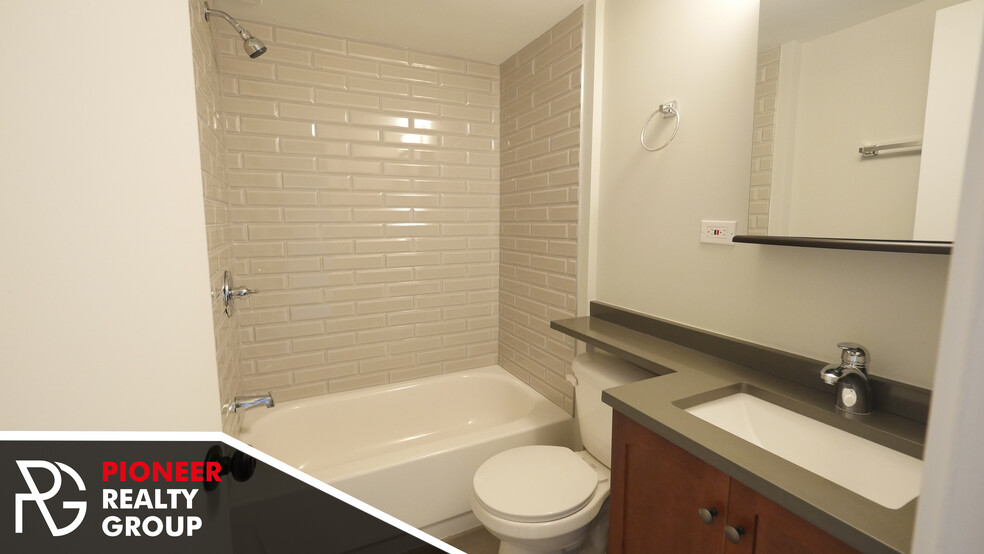 Building Photo - 433 W Wellington Ave