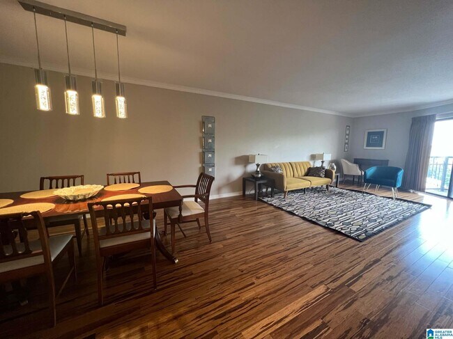 Building Photo - 1120 Beacon Pkwy W