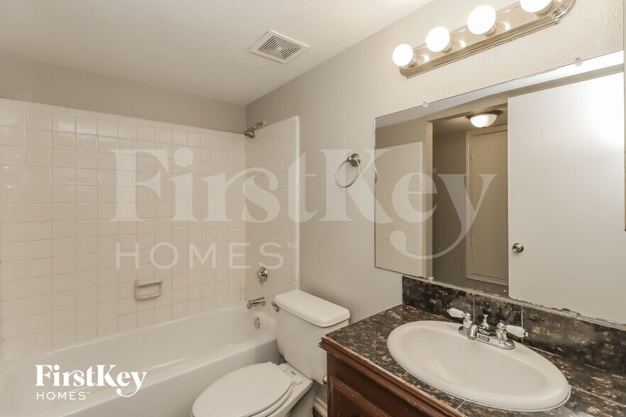 Building Photo - 16914 Kilwinning Dr