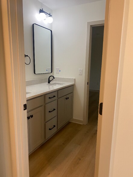 Building Photo - 311 W Broad St