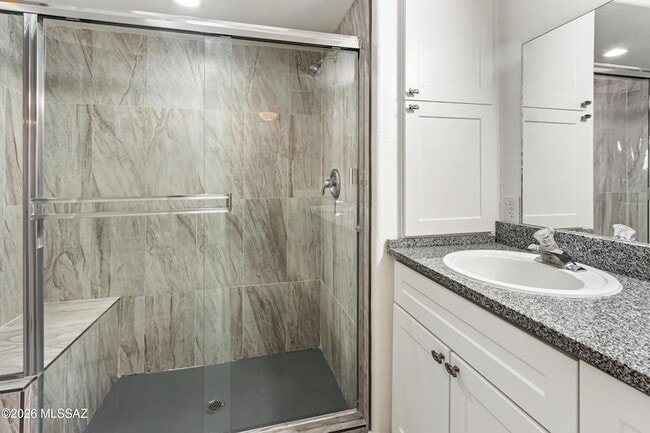 Building Photo - 574 Duchess Dr