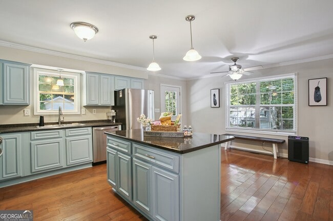 Building Photo - 102 Hickory Dr