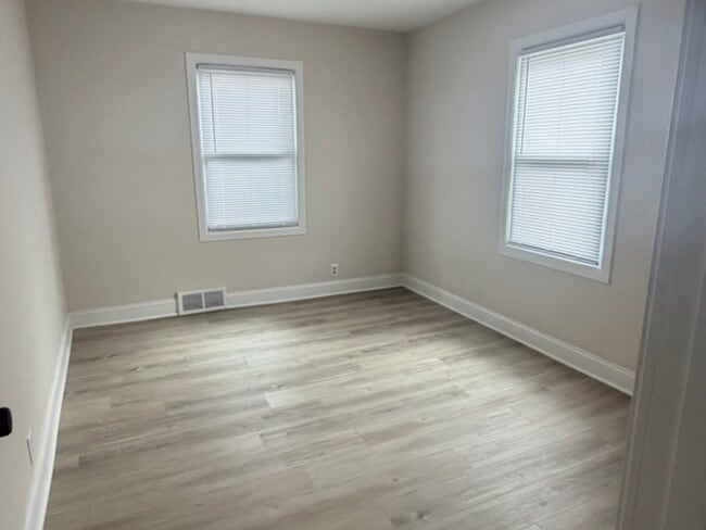 Building Photo - 910 Cleary Ave