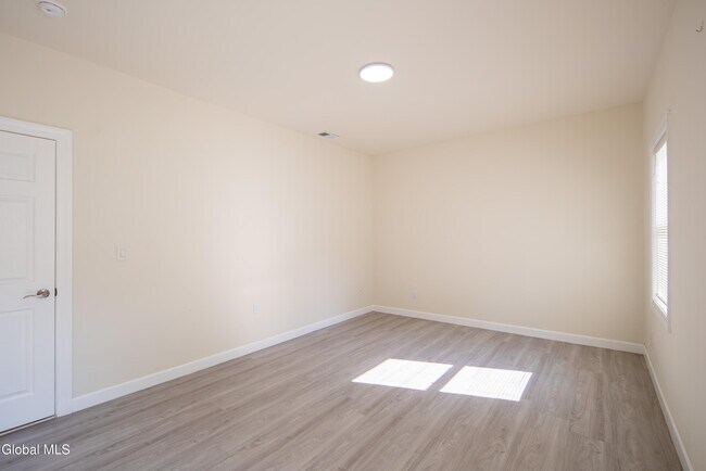 Building Photo - 489 Grooms Rd