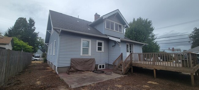 Building Photo - Downstairs unit @1034 NE Davis St - Lowere...