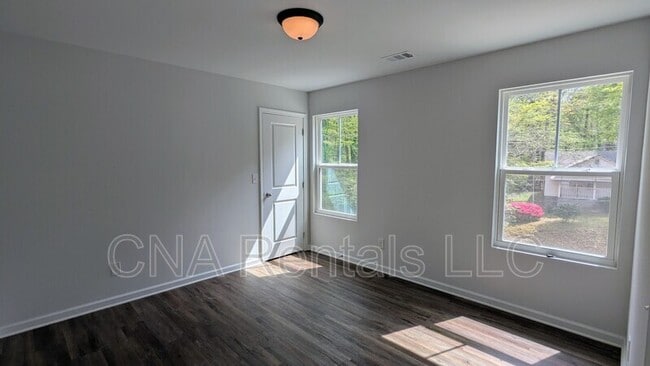 Building Photo - 2367 Summit Ave NW