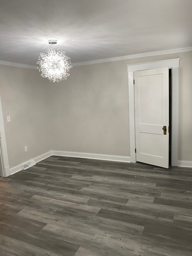 Building Photo - 2303 Center St