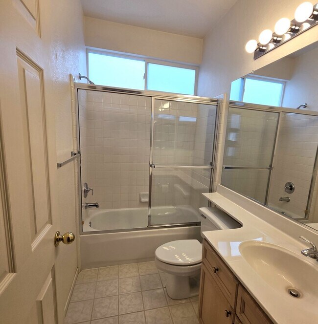 Building Photo - Clayton Single Story 3bd/2ba - Bright open living w/new flooring