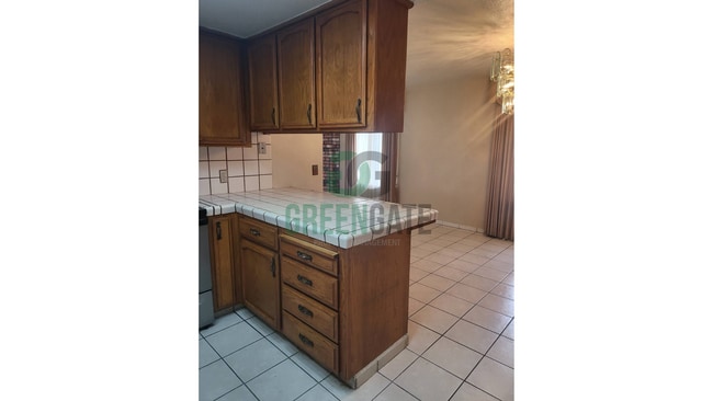 Building Photo - NOW AVAILABLE! Make this spacious 4 bedroo...