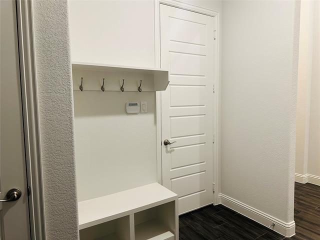 Building Photo - 1605 Hart Dr