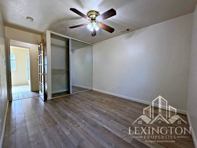Building Photo - Charming 4-Bedroom Home in Arden-Arcade with Spacious Yard & Convenient Location