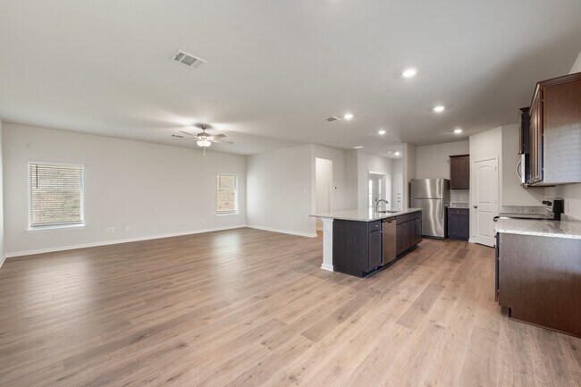 Building Photo - 1000 Camelia Grv Ct
