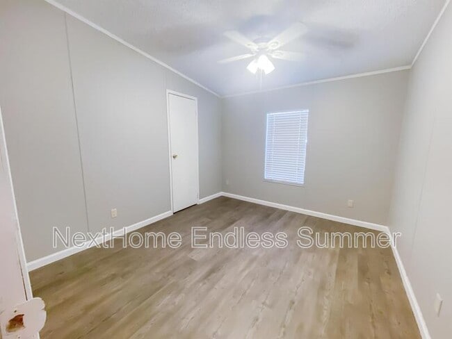 Building Photo - 608 Bee Bee Dr