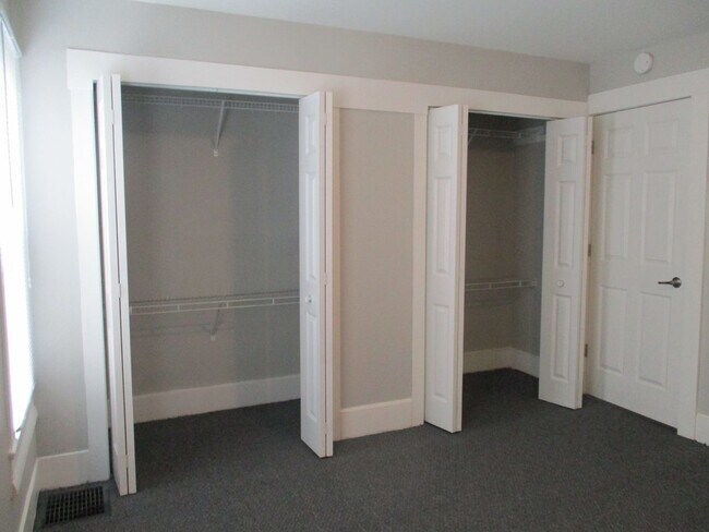 Building Photo - 2004 W Jackson St