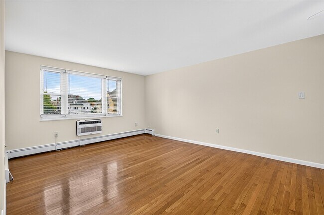 Building Photo - 190 Mt Auburn St