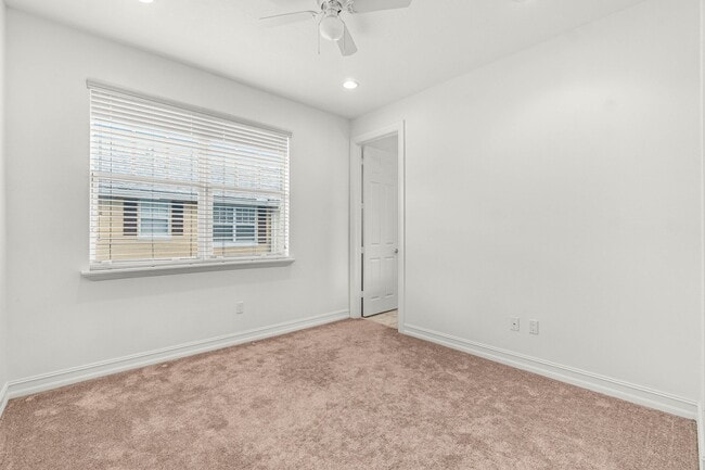 Building Photo - 109 E Coda Cir