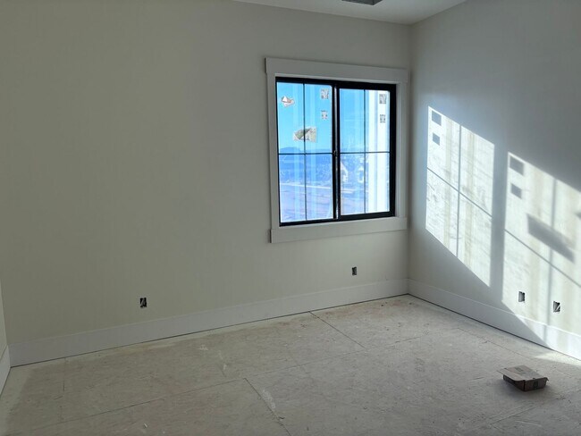 Building Photo - 5 bed 4.5 bath home with pool in Crimson Cliff Boundary