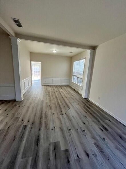 Building Photo - 915 Wendlebury Ct