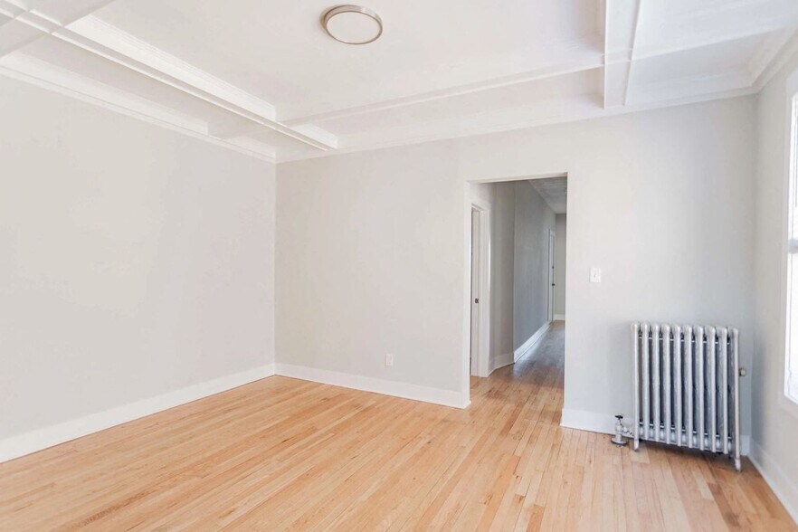 Building Photo - 6143 S Dorchester Ave