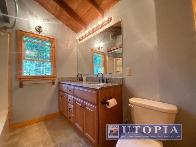 Building Photo - Gorgeous 4-bedroom, 2-bathroom Forest Lake Home with Deck, Office & Scenic Redwood Views