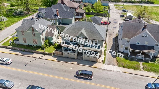 Building Photo - 1829 Broadway