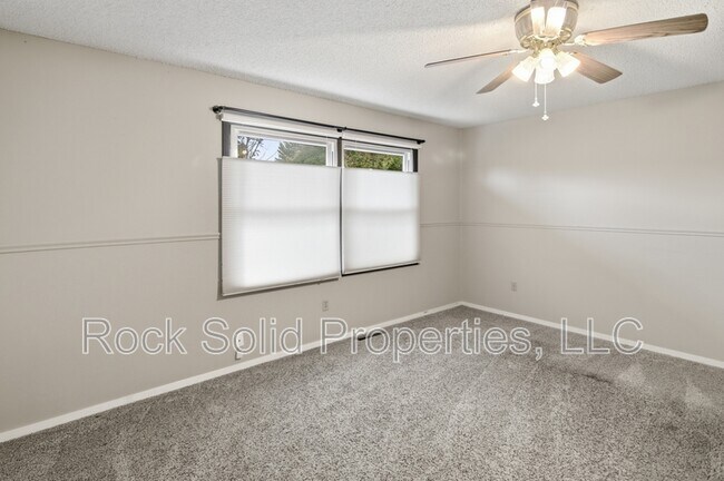 Building Photo - 5416 Meadowbrook Dr