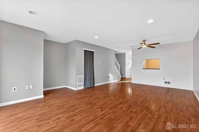 Building Photo - 13 Pear Tree Ln