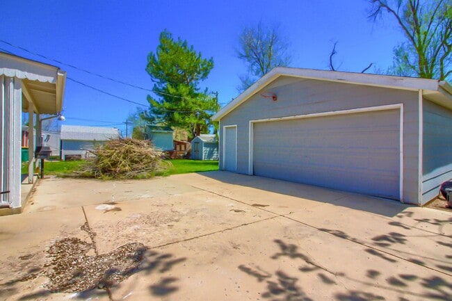 Building Photo - 3084 W Chenango Ave