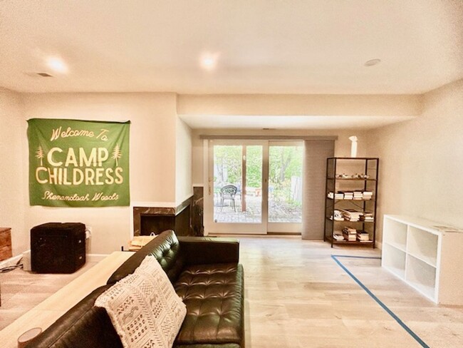 Building Photo - Welcome to this Lovely Home in Reston, VA!