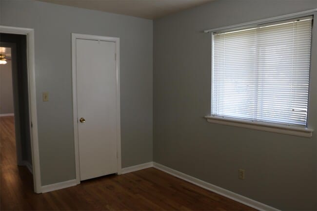 Building Photo - 1115 Cranbrook Dr