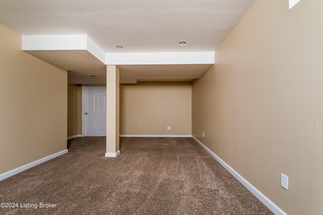 Building Photo - 4405 MacKenzie Pl