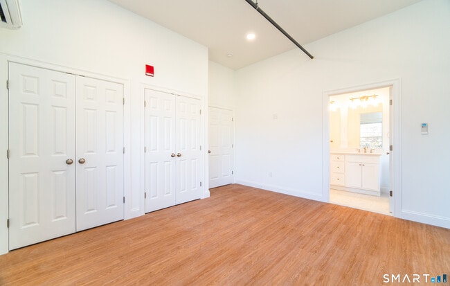 Building Photo - 1154 Poquonnock Rd