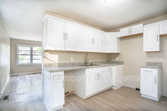 Building Photo - 817 Isley St