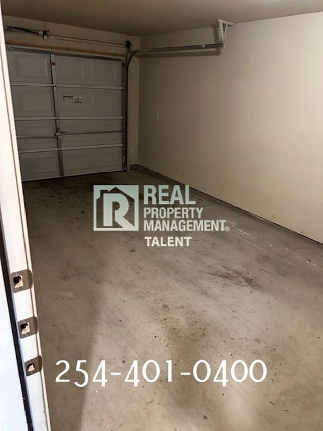 Building Photo - Deal Alert 3-Bedroom, 2.5-Bathroom Duplex ...
