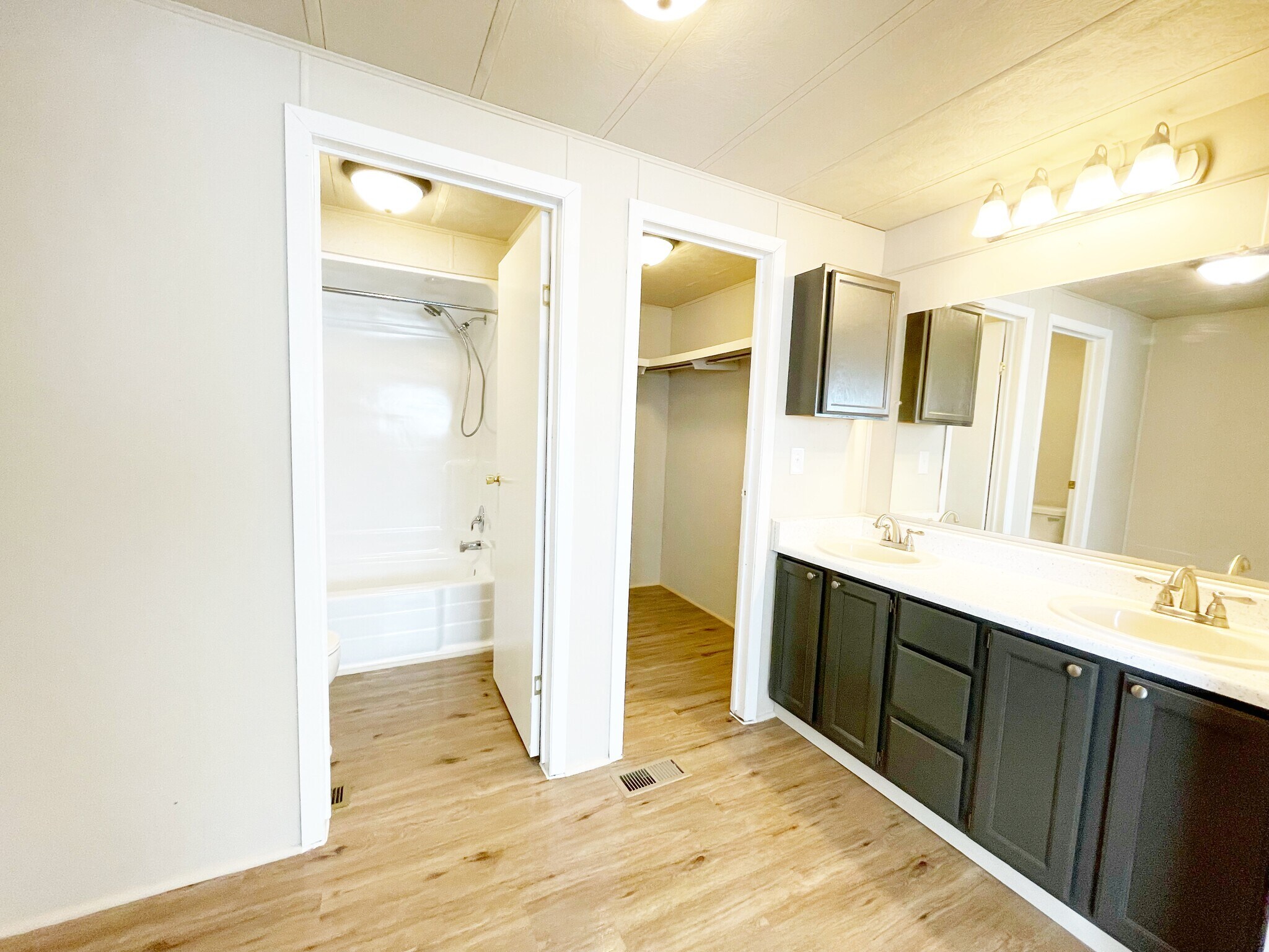 Double Sinks - 3512 Welchester Dr