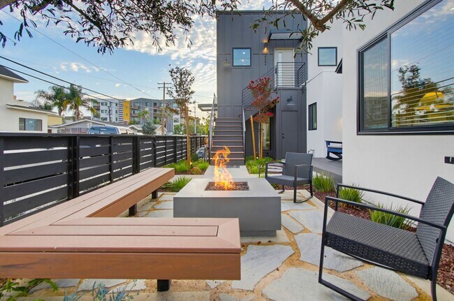Building Photo - 426-426 Arbor Dr
