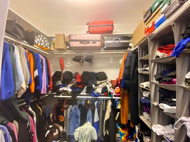 Building Photo - 517 74th St