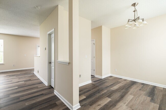 Building Photo - Spacious 3-Bedroom Home with Garage in Desirable Greensboro Neighborhood!