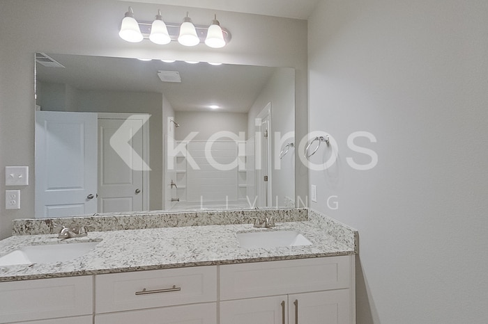 Building Photo - 13808 Pinyon Dr