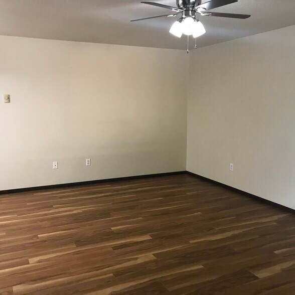 7836 Living room NW corner - 7834 Custer Rd W