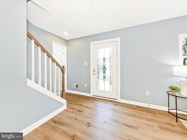 Building Photo - 1305 Peachtree Ct