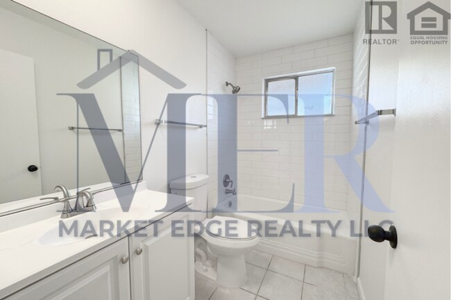 Building Photo - 2Bed/2Bath House in Sun City on Golf Course! Ready for Immediate Move-In!