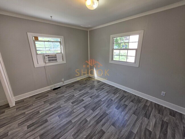 Building Photo - 2 BR