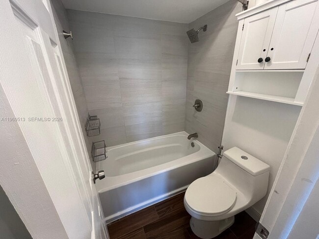 Building Photo - 271 W Park Dr