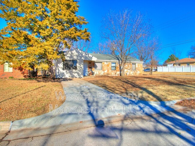 Building Photo - 2101 Westchester Dr