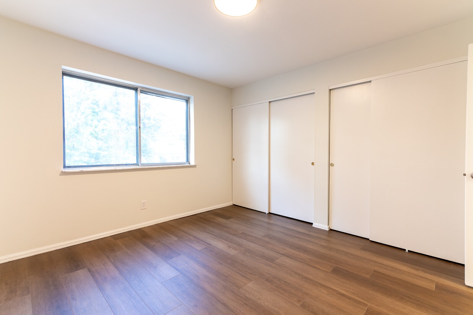 Building Photo - 7951 Royal Arms Ct