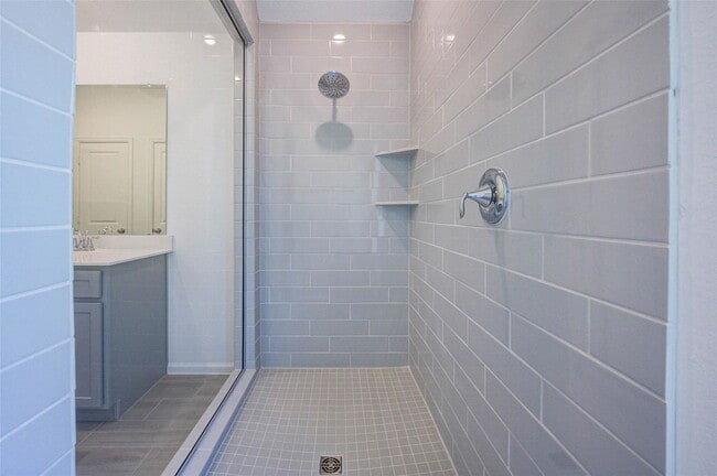 Building Photo - 609 Royal Arch Dr
