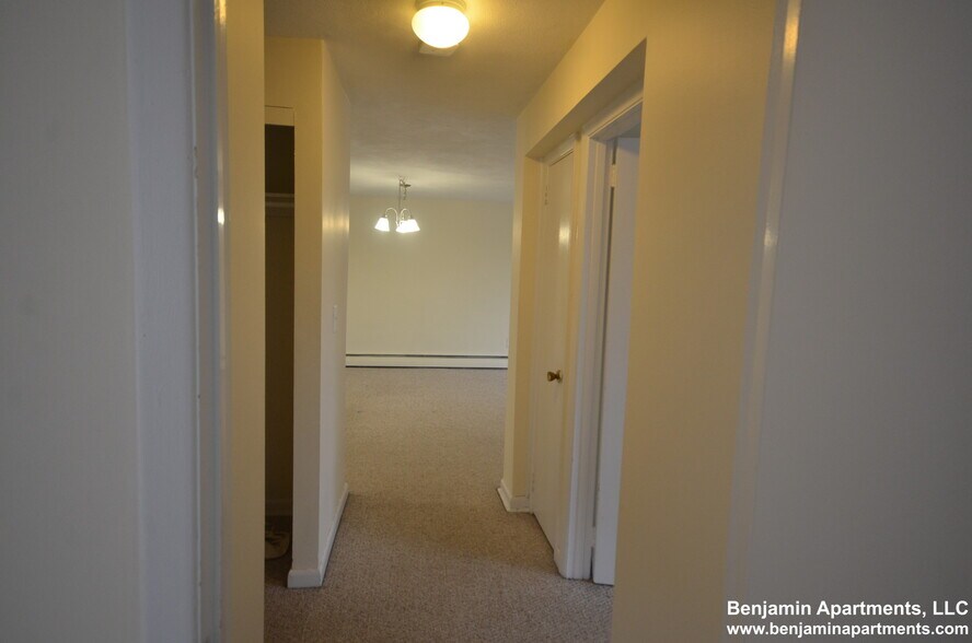 Building Photo - 16 Whites Ave