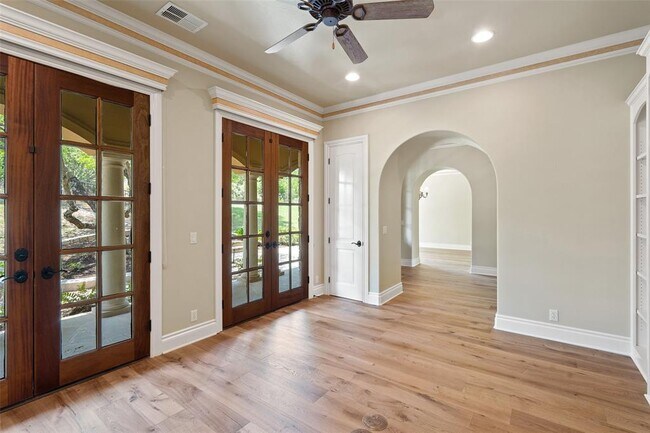 Building Photo - 11924 La Barzola Bend