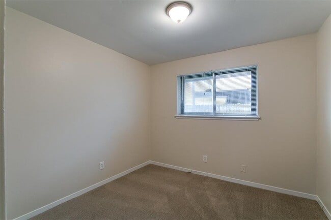 Building Photo - 11017 Lera St